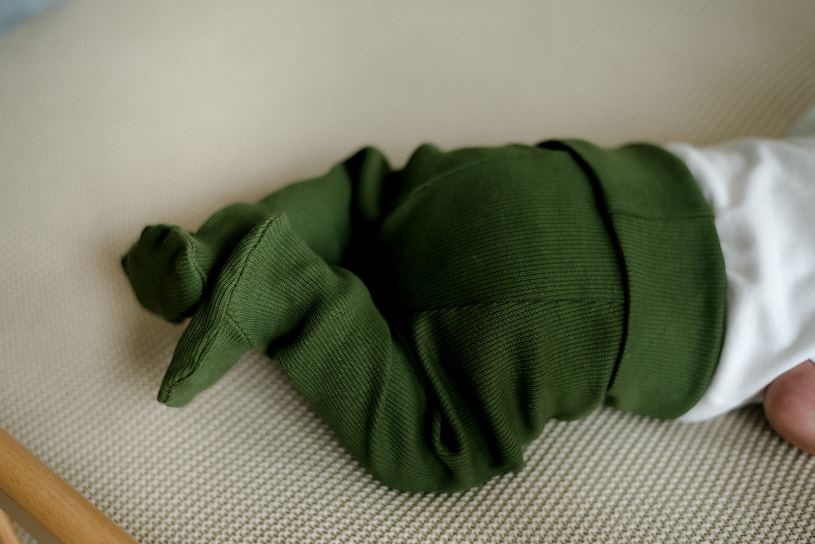 Strampler mit langer Hose