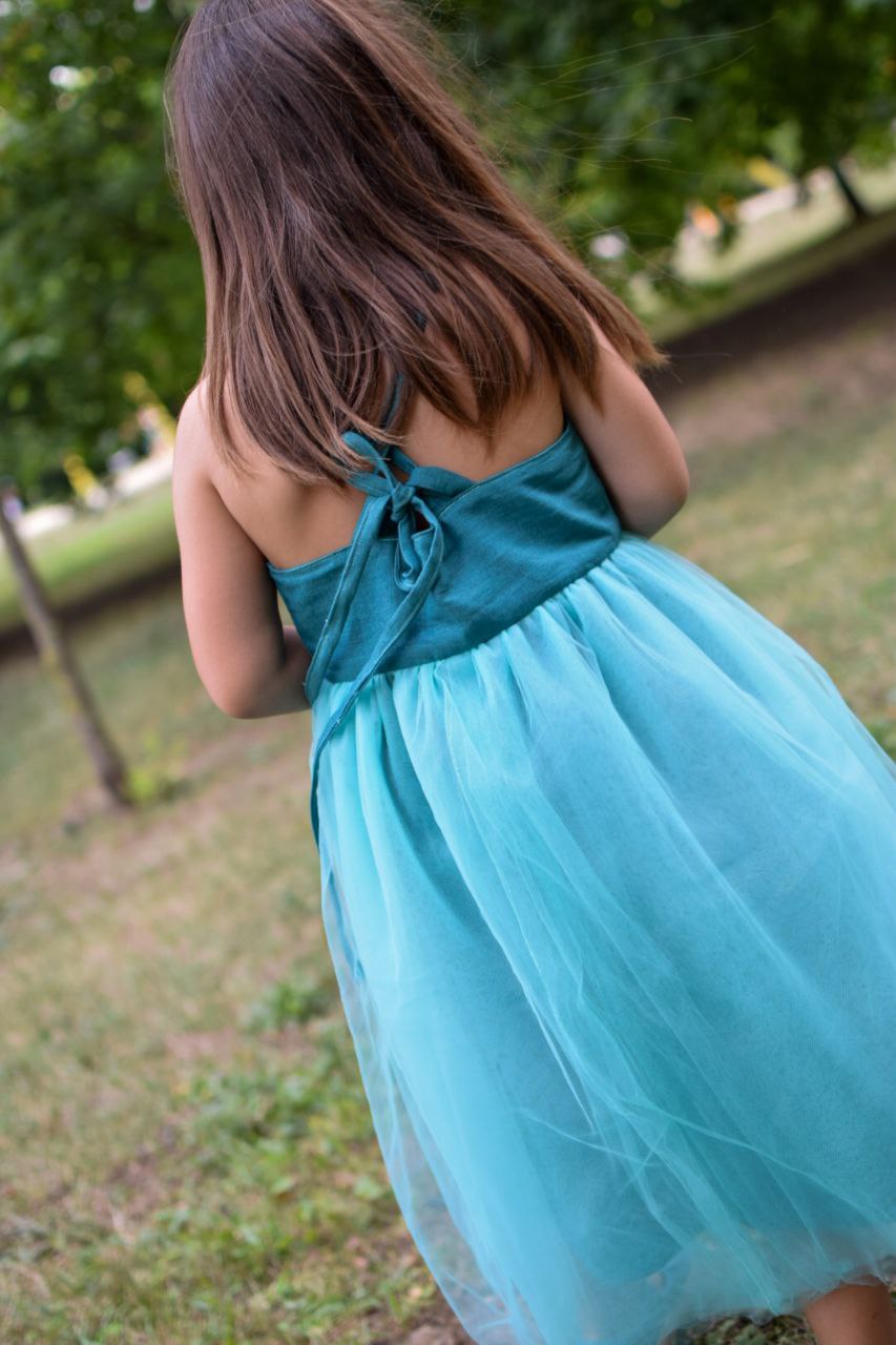 Gerippte Leggings für Kinder mit elastischen Trägern