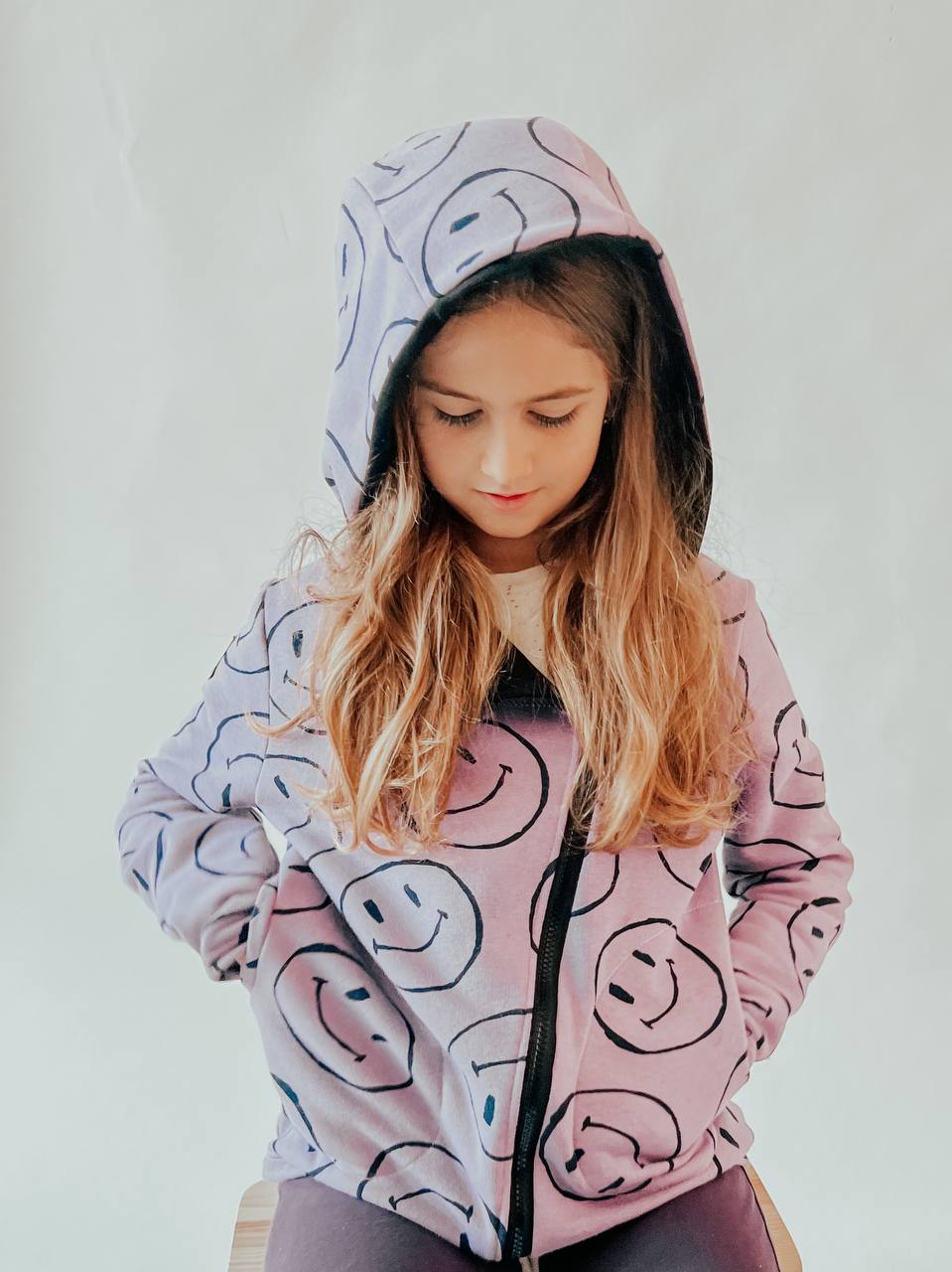 Dětský střih na mikinu s kapucí a šikmým zipem "SMILE"