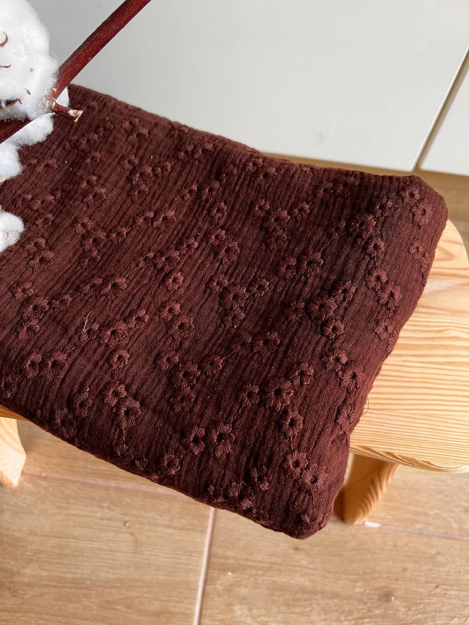 Vyšívaná gázovina tmavě bordó - 1,6 m