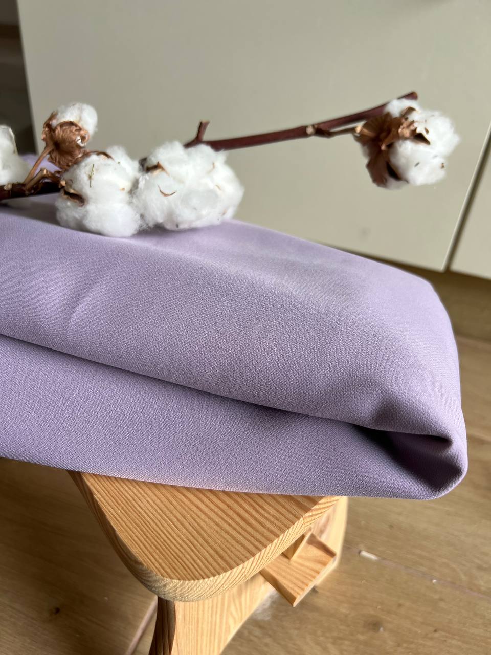 Krásná a jemná fialová šatovka 1,9 m