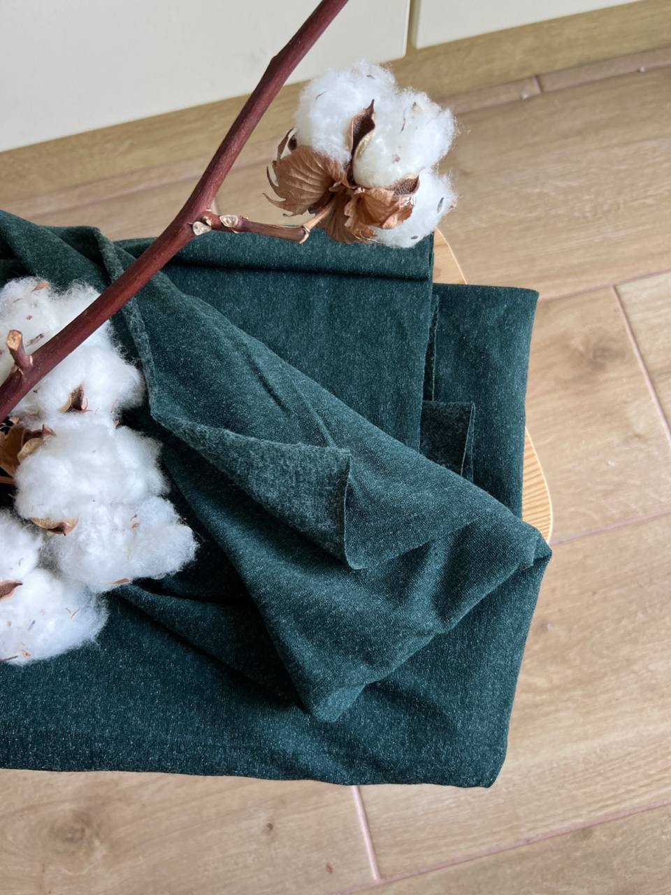 Počasaný úplet na trička a teplé roláčky - tmavě zelený 0,6 m