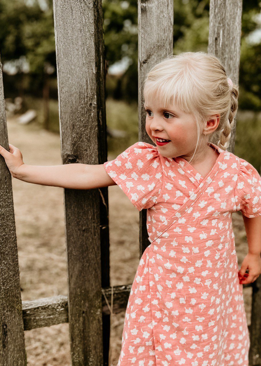 Střih na zavinovací dětské šaty " Chloe" - 56 - 140 - Šibabi.cz