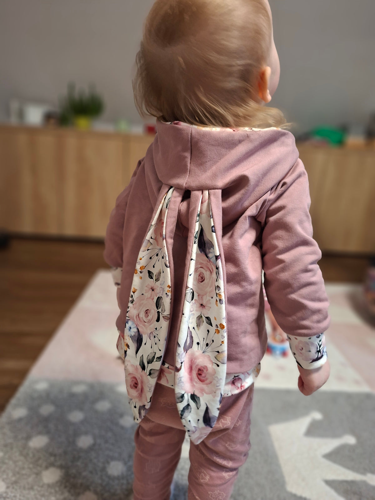 Papírový střih na dětskou mikinu s oušky "Aspen"