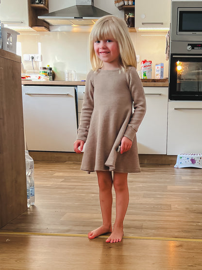 Dětské točivé šaty &quot;Olivia&quot; - Digitální střih/ PDF