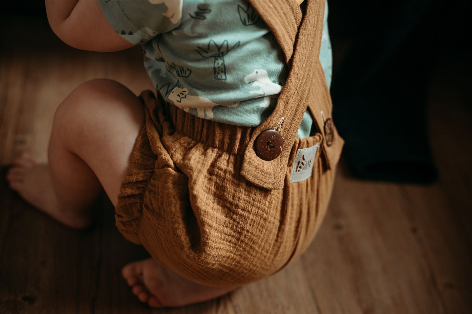 Sewing pattern for children's high-waisted shorts "Joss"