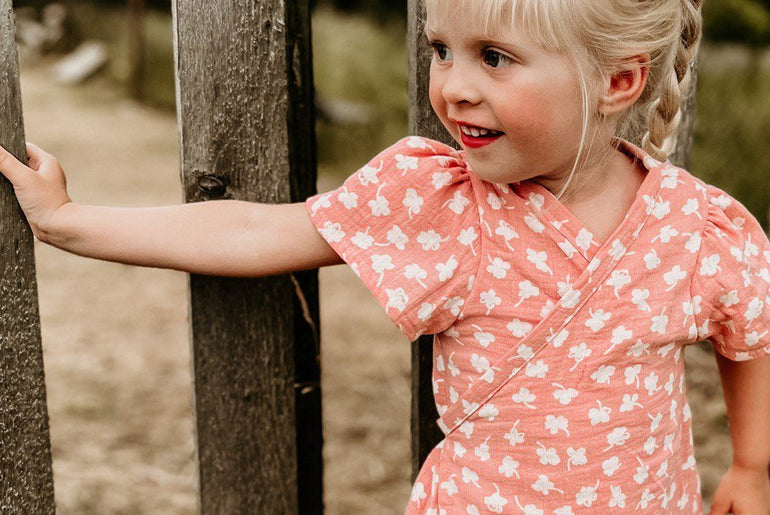 Střih na zavinovací dětské šaty 